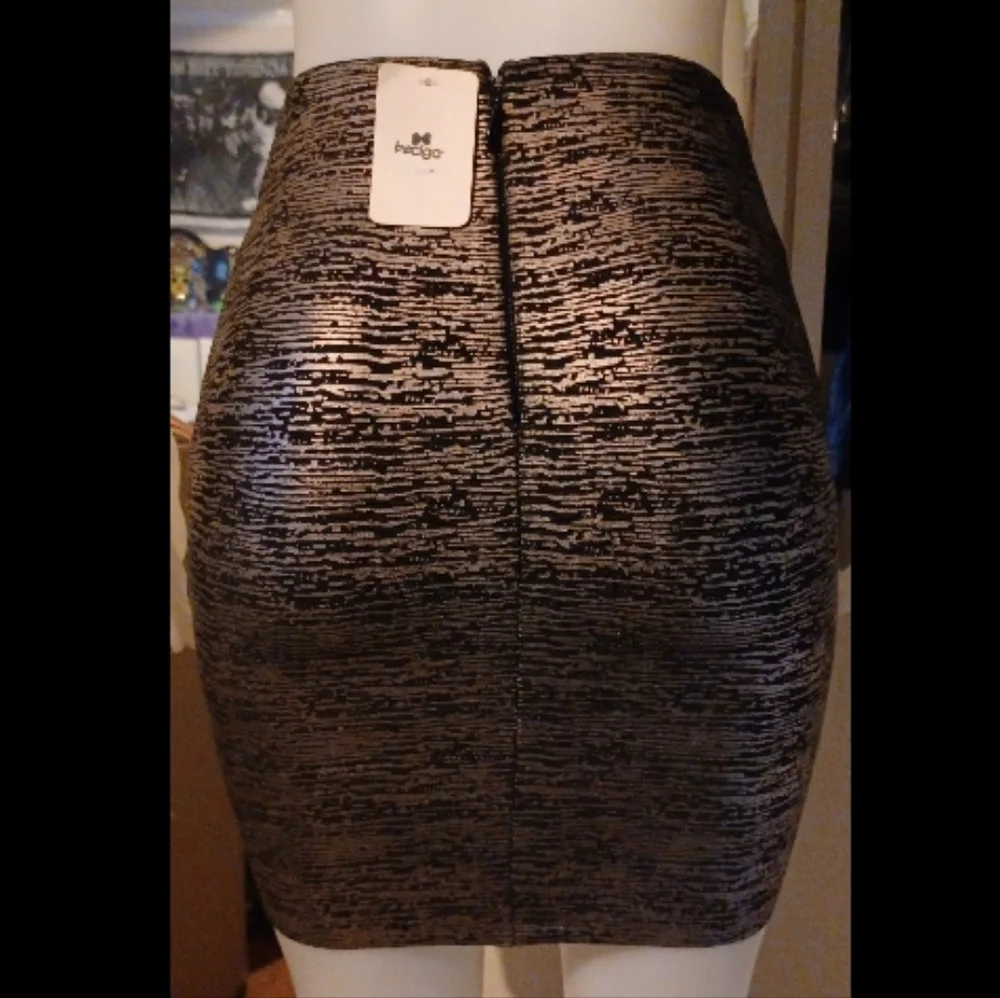 Silver Pattern High Waisted Skirt - Picture 2 of 4
